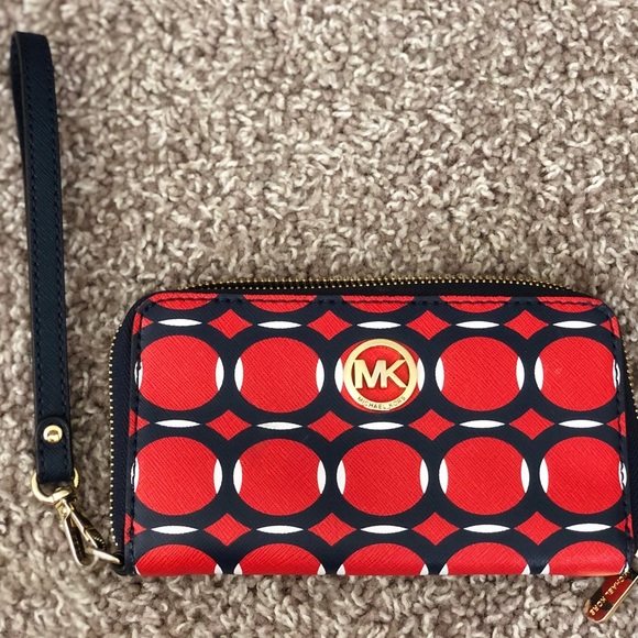 Michael Kors orang red wristlet - Picture 1 of 2